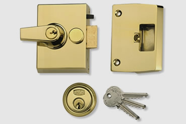 Nightlatch installation by Newington master locksmith